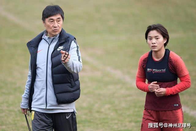 索内斯指责萨卡假摔：他是个骗人的球员